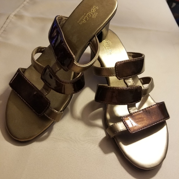 Sbicca slip on brown and gold heels - Picture 9 of 9